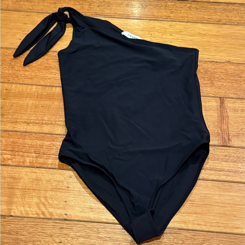 Frame Black One-Shoulder Bodysuit / One Piece